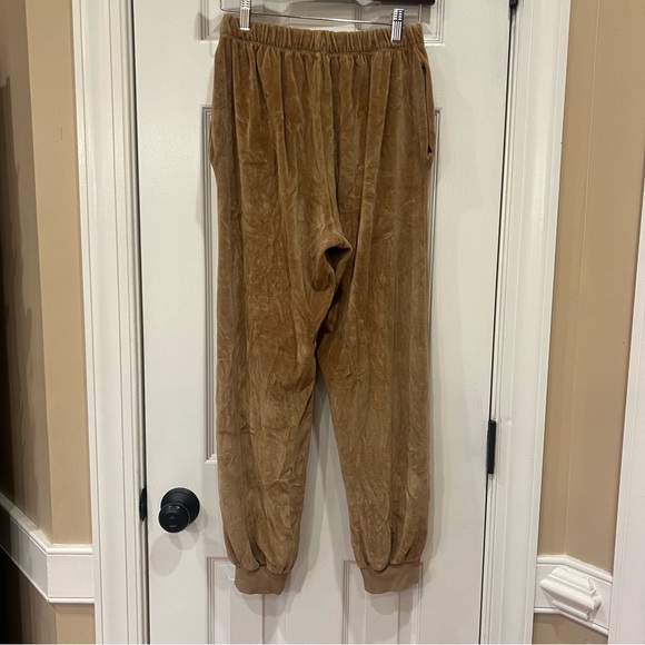 Suzie Kondi Matching Set Saba Raglan Top & Slim Track Pants Velour Wheat Heather - Picture 7 of 12